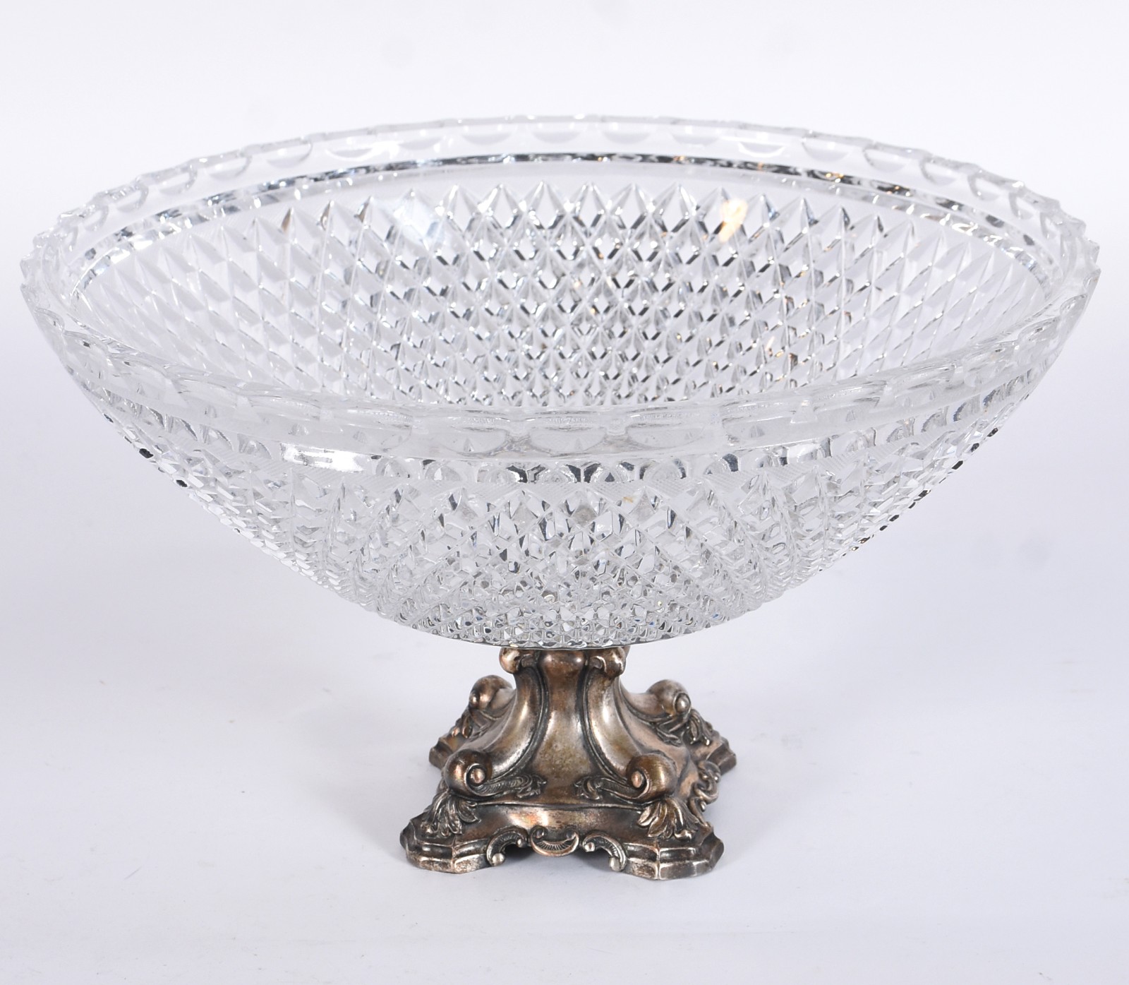 Fruteira de cristal tcheco lapidado, base de metal. - foto 1 de 3