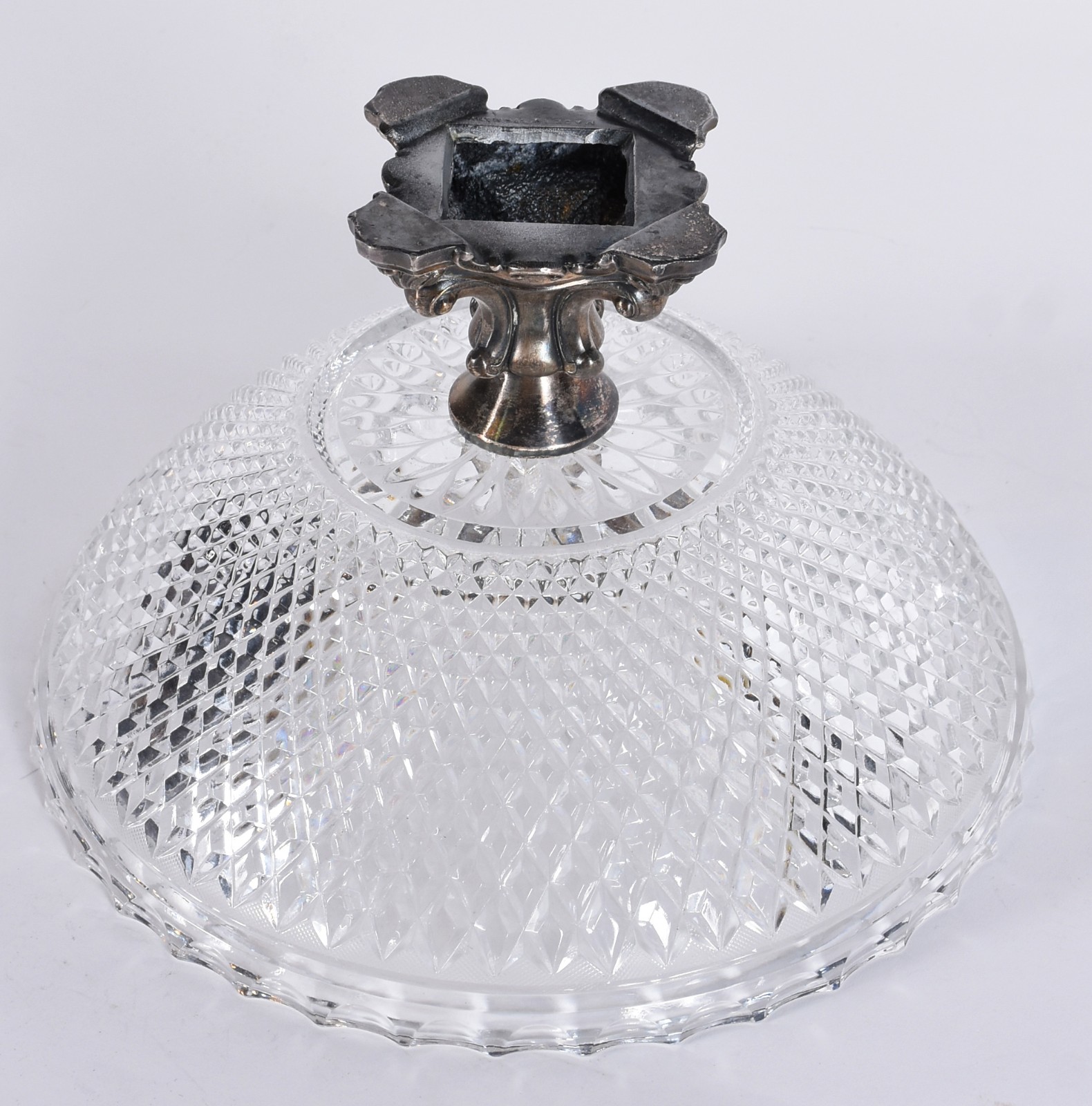 Fruteira de cristal tcheco lapidado, base de metal. - foto 3 de 3