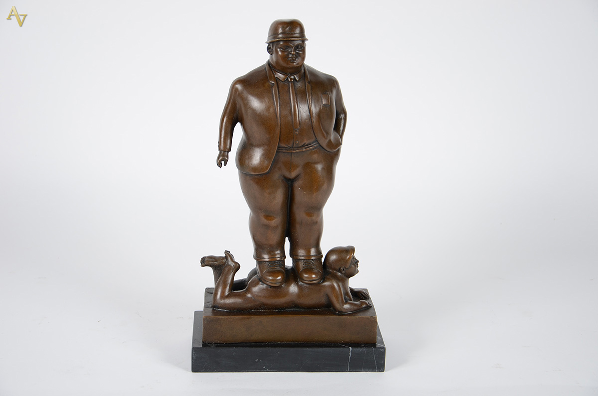 BOTERO - Escultura em bronze representando casal - base em mármore...