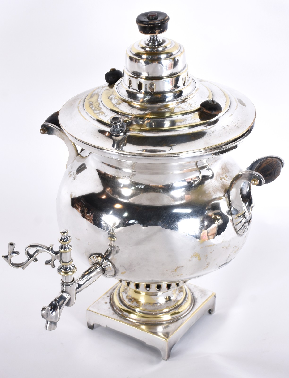 Samovar russo de metal prateado, com desgastes. - foto 1 de 4