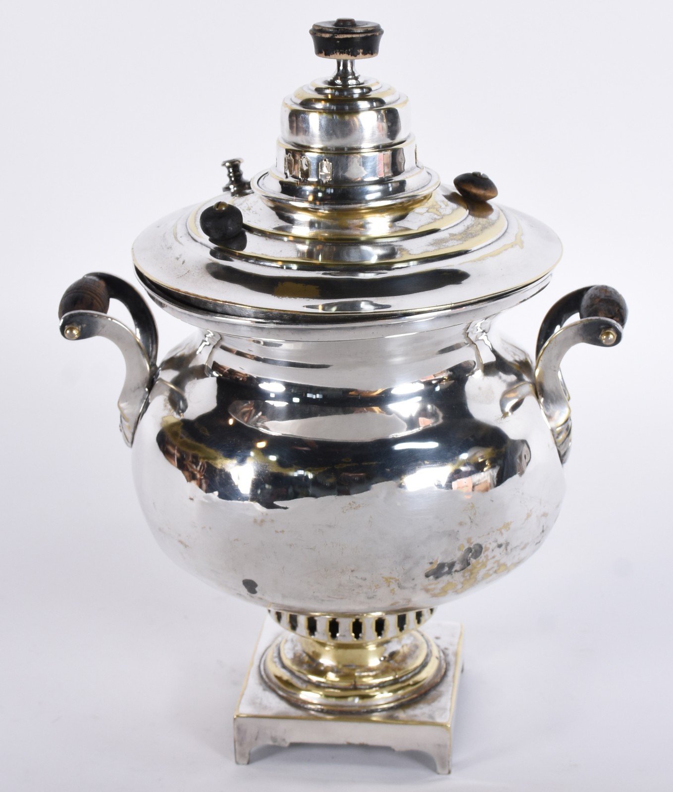 Samovar russo de metal prateado, com desgastes. - foto 3 de 4