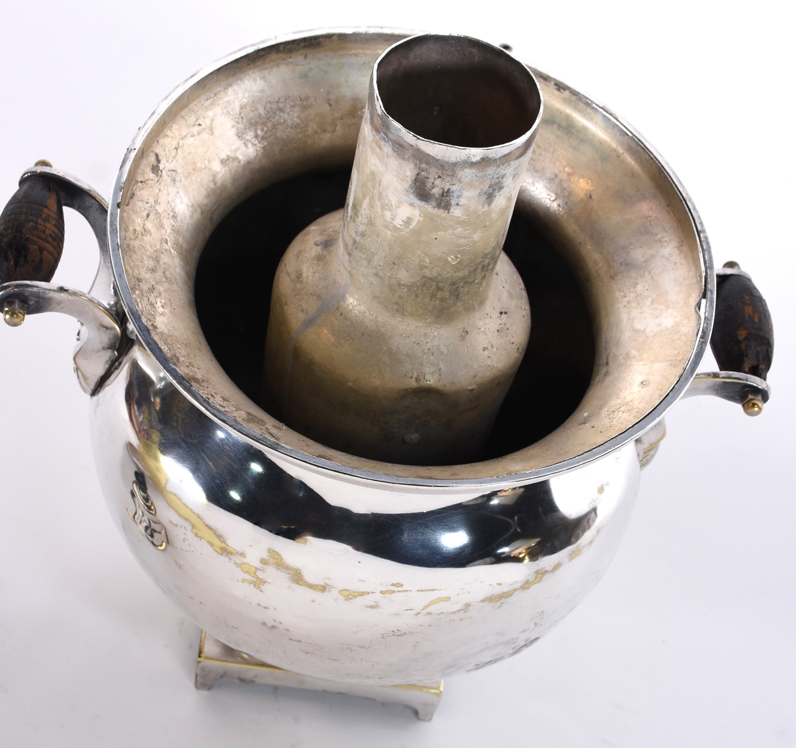 Samovar russo de metal prateado, com desgastes. - foto 4 de 4