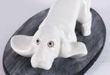 Estatueta de porcelana representando Basset, ol... - Estatueta de porcelana representando Basset, olhos de opalina.