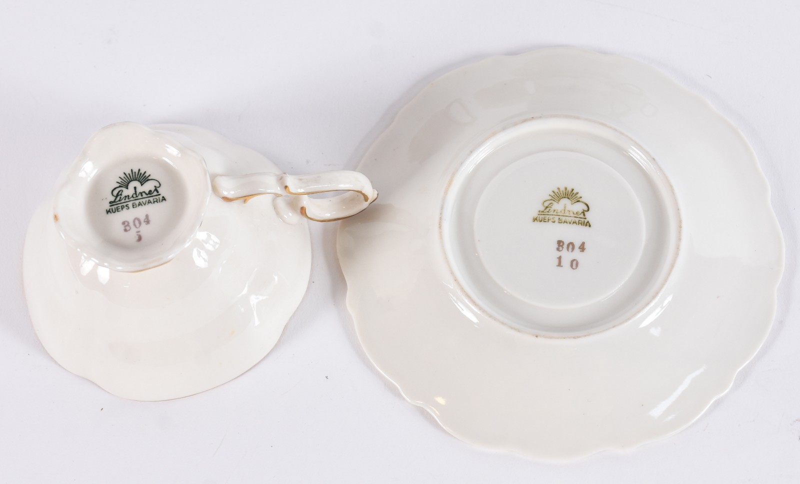Conjunto com 16 xícaras de porcelana alemã diversas cores e... - foto 4 de 6