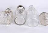 Quatro frascos de cristal europeu lapidado e tr... - Quatro frascos de cristal europeu lapidado e tres deles com tampas de prata de lei (menor com bicado).
