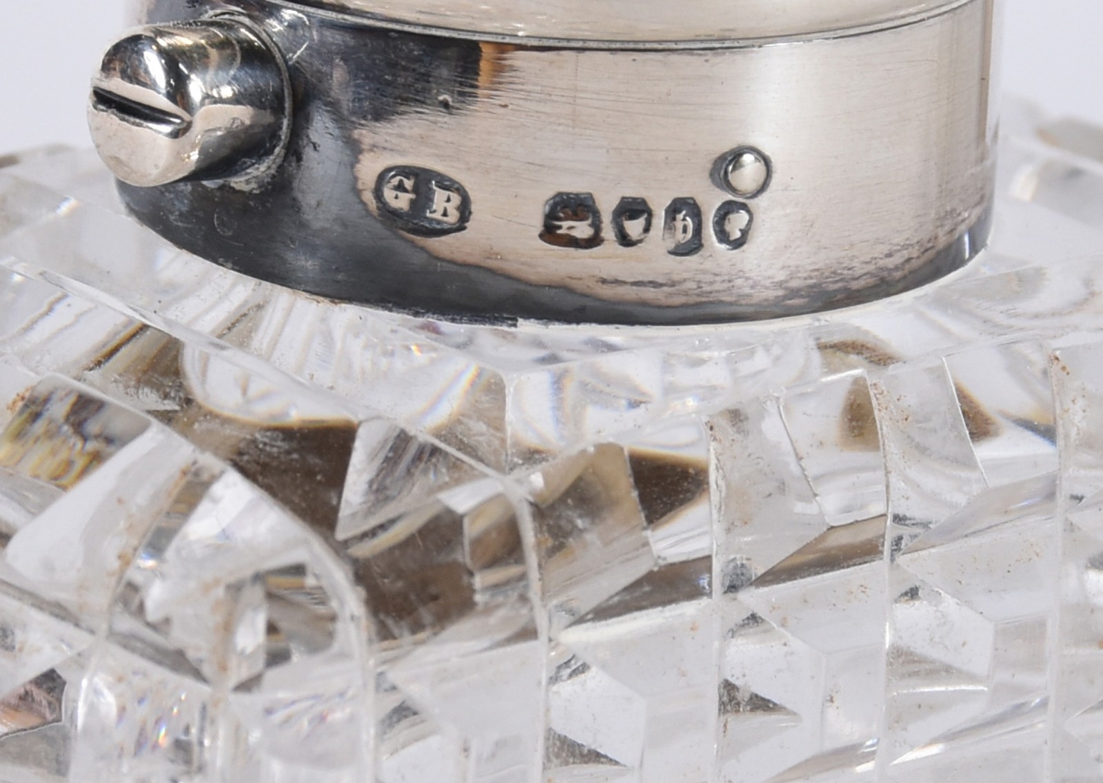 Quatro frascos de cristal europeu lapidado e tres deles com tampas de... - foto 6 de 6