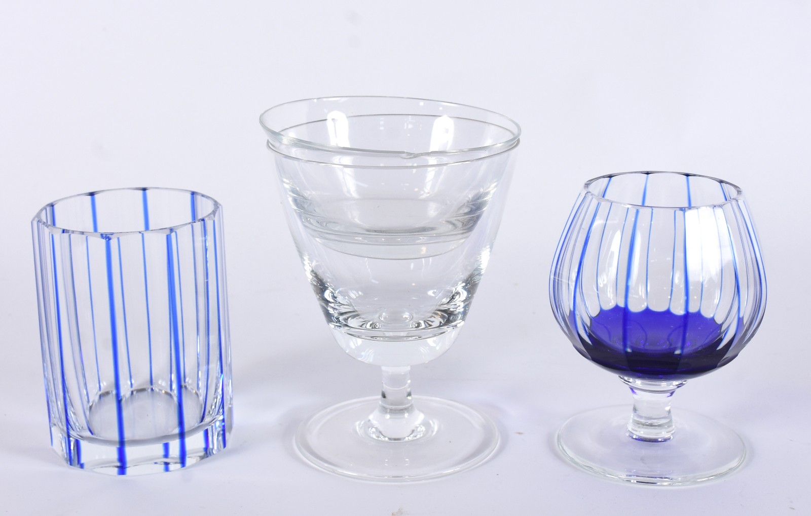 Diversas peças de cristal, sendo: 6 taças para coquetel de camarão... - foto 4 de 6