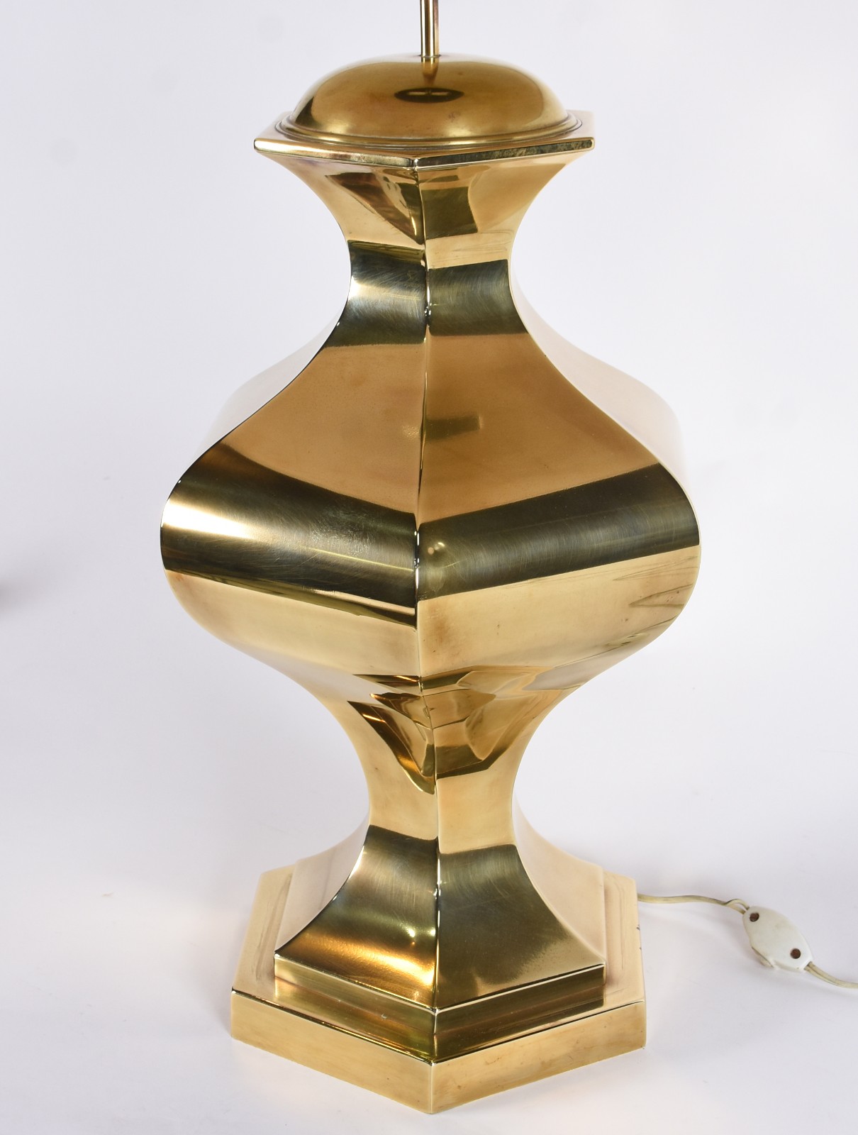 Abatjour de metal dourado, cúpula com desgastes. - foto 2 de 4