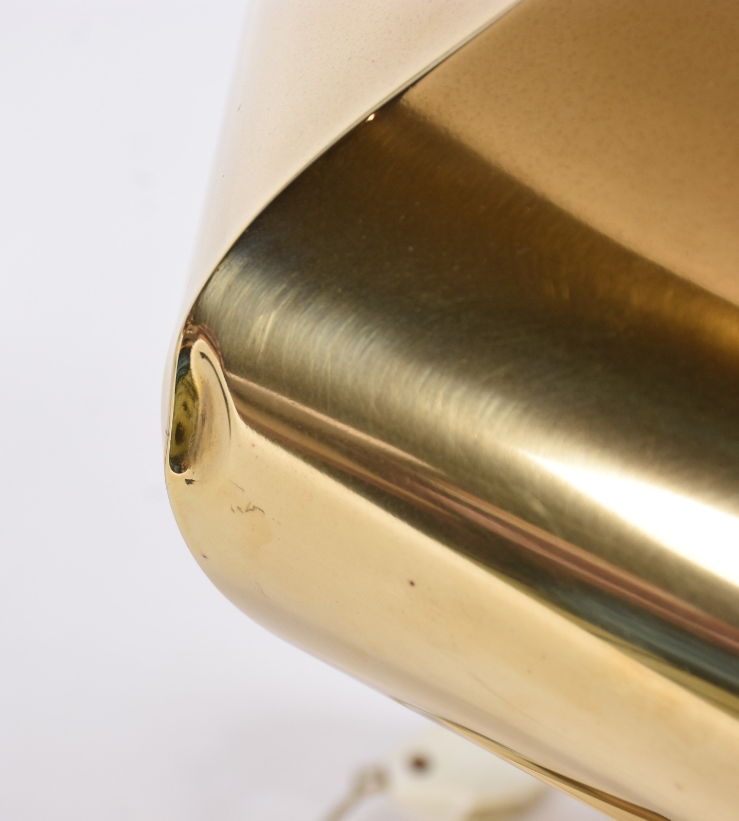Abatjour de metal dourado, cúpula com desgastes. - foto 4 de 4