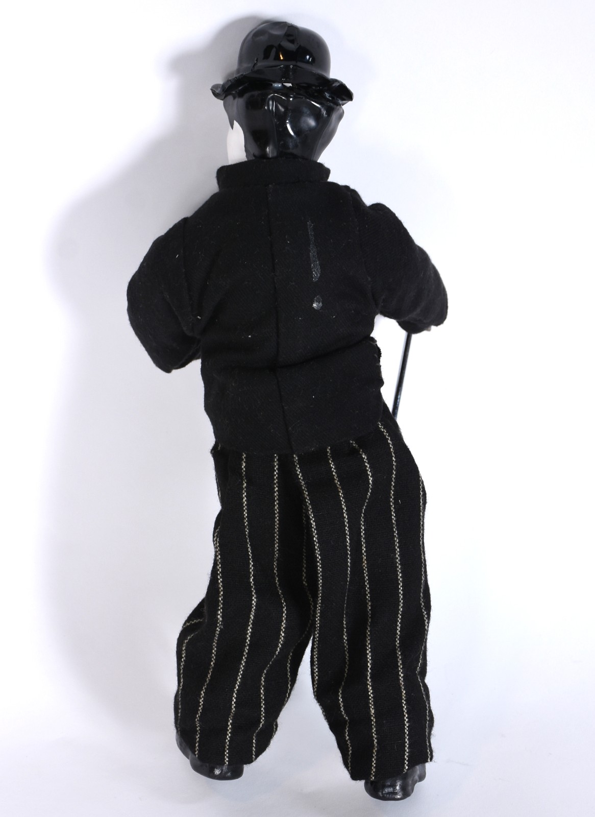 Boneco representando Charles Chaplin com cabeça e mão de porcelana... - foto 4 de 5