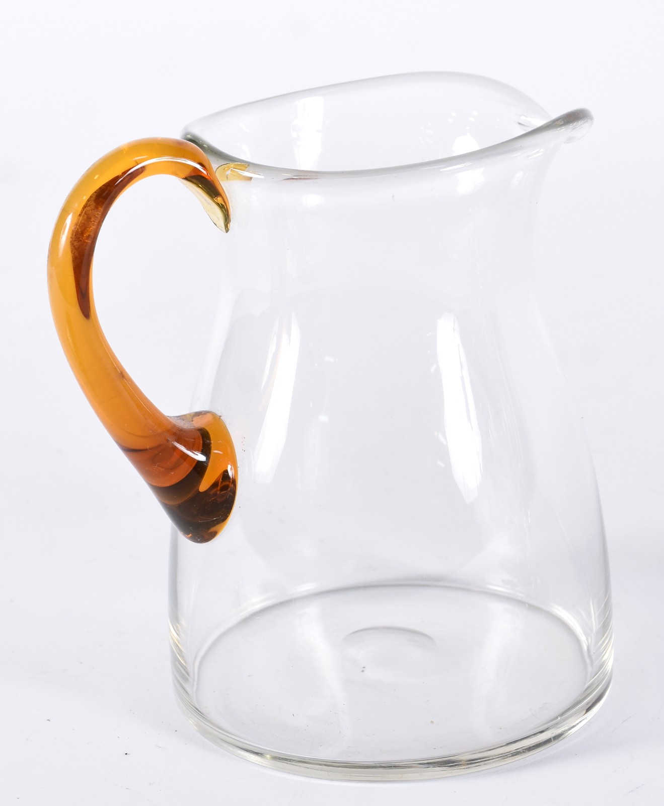 Serviço de cristal com pés altos na cor âmbar composto de: 12 cálices... - foto 3 de 3