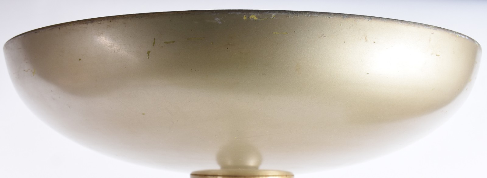 Luminária de pé alto de metal patinado, anos 60. (base com oxidações). - foto 3 de 6