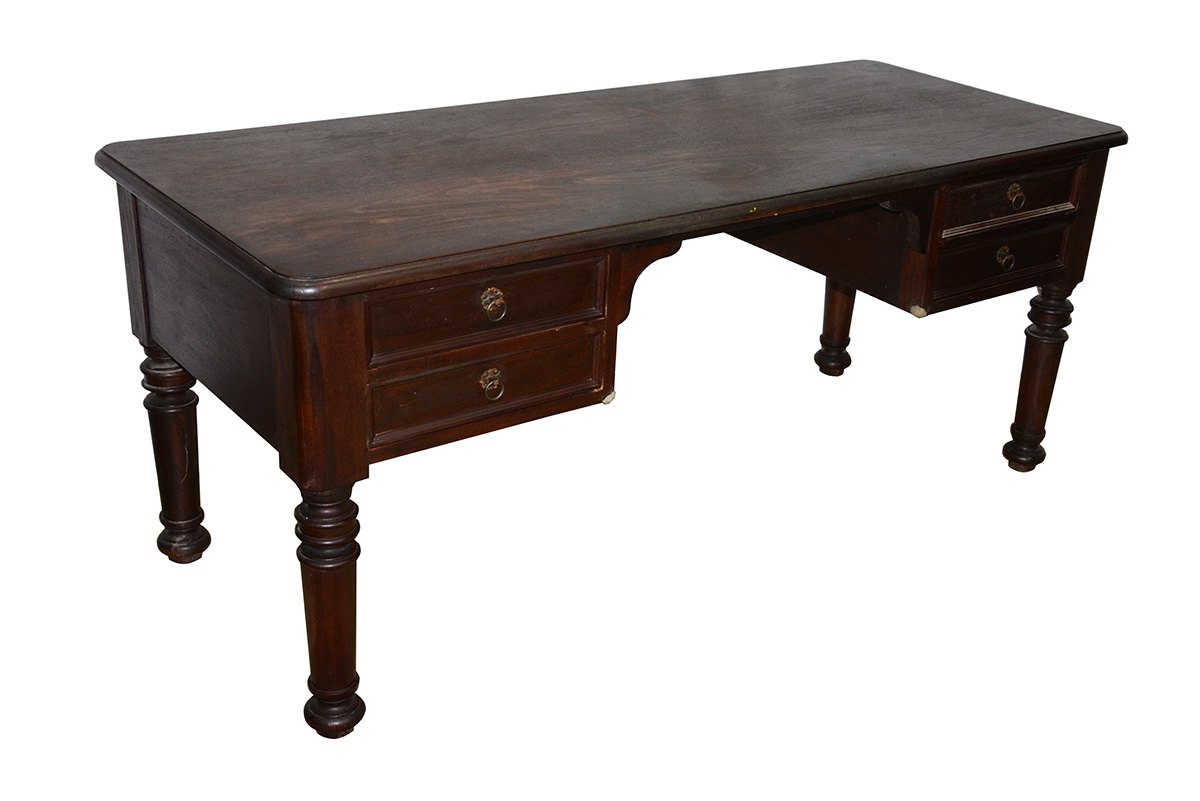 Mesa de escritório de madeira nobre com 4 gavetas. Medidas 1,80 x...