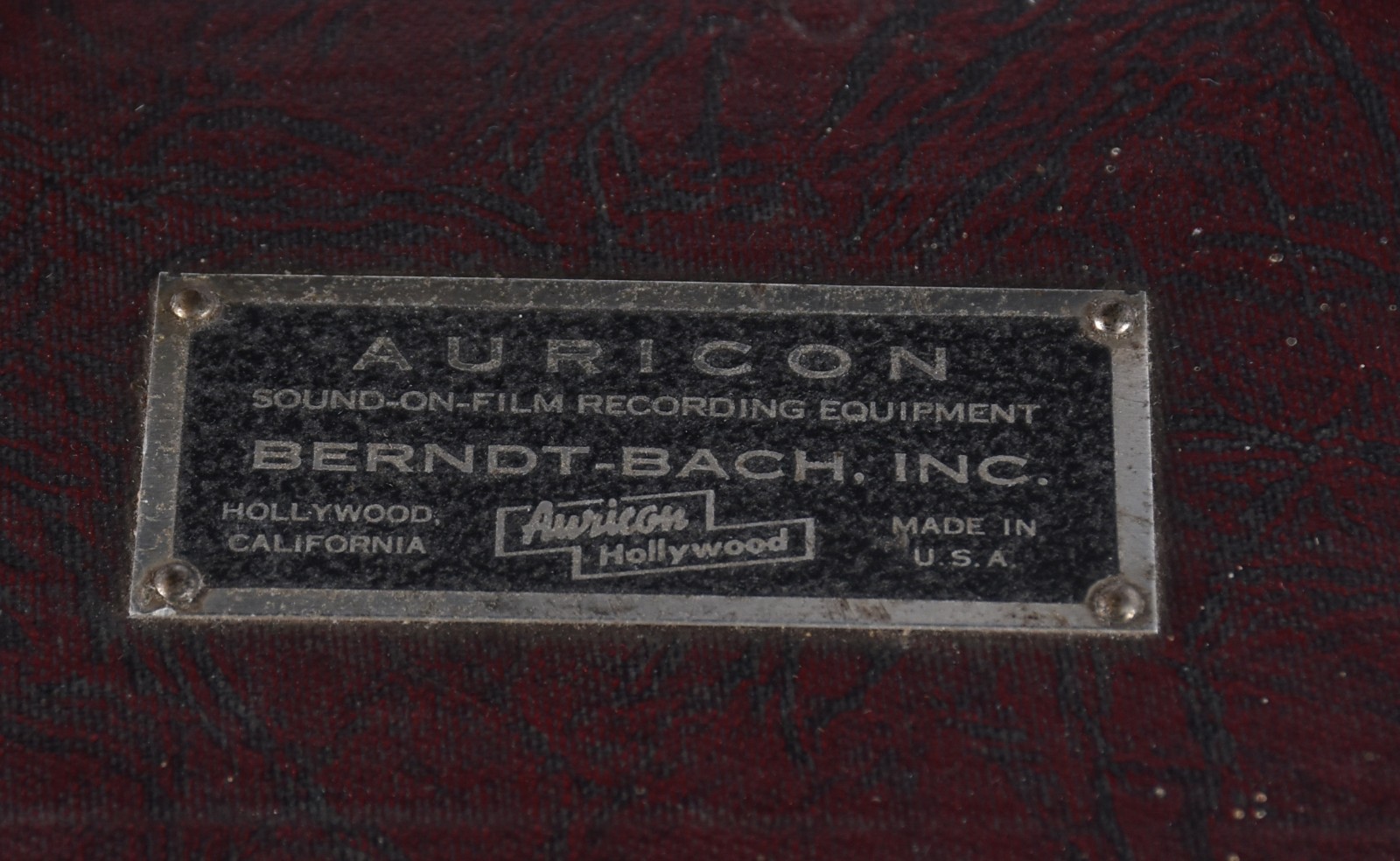 Antiga máquina americana de filmagem, no estojo. - foto 4 de 7