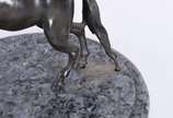 Escultura de petit bronze representando cavalo,... - Escultura de petit bronze representando cavalo, base de mármore.