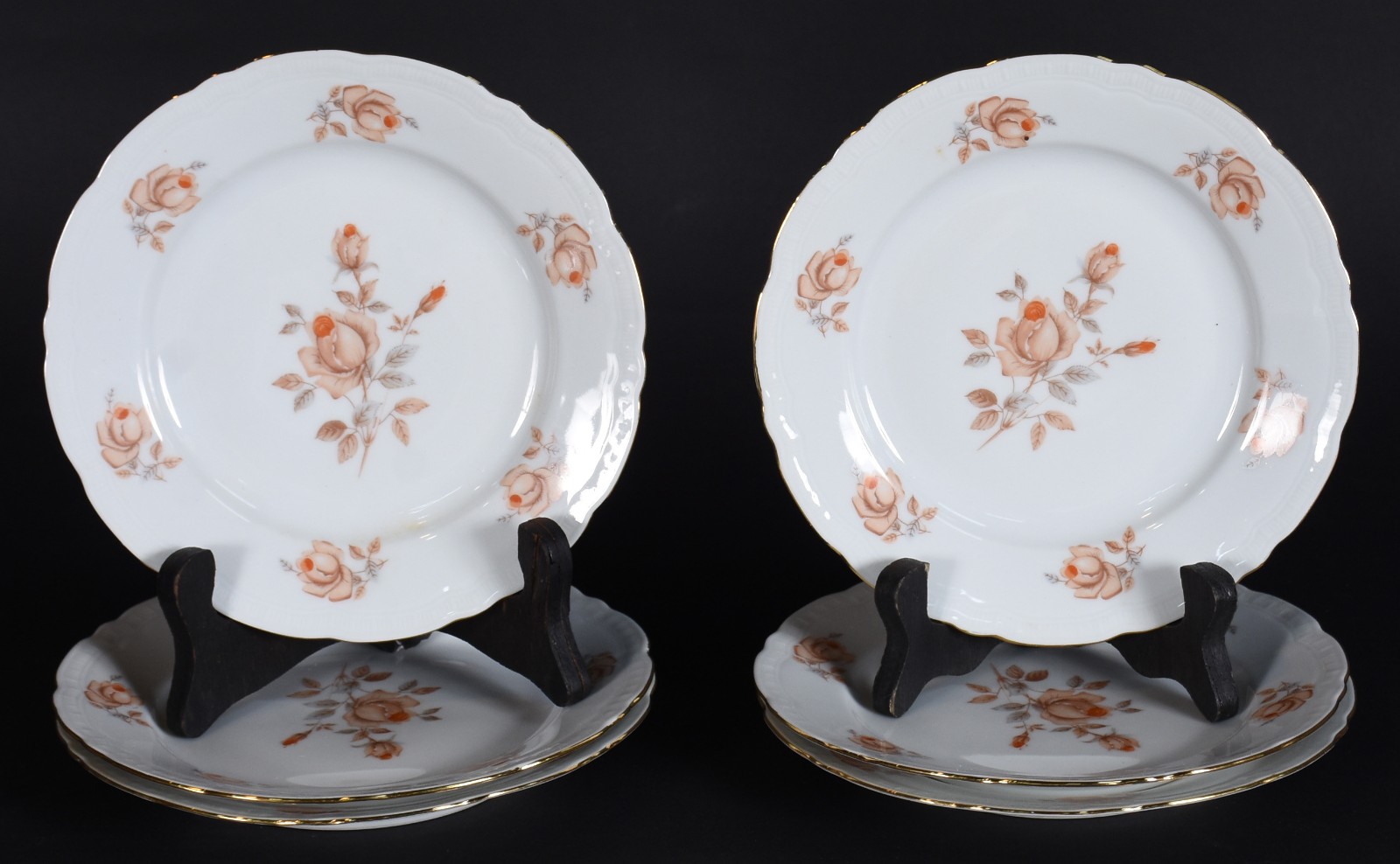 Seis pratos de sobremesa de porcelana tcheca decoração floral. - foto 1 de 3