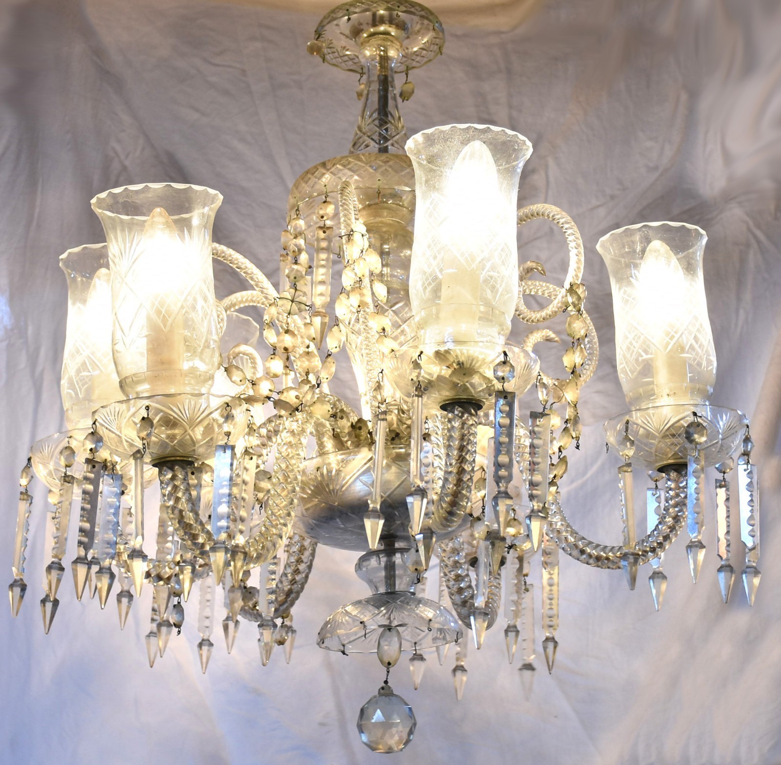 Lustre de cristal para 6 luzes com pingentes e mangas lapidadas... - foto 1 de 4