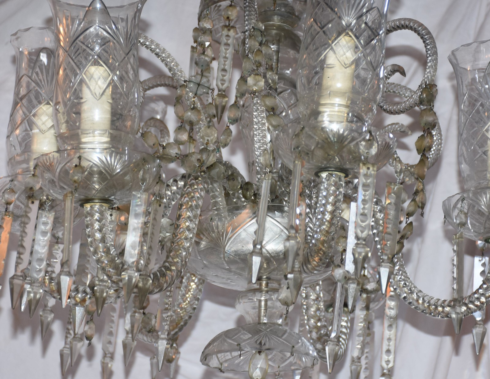 Lustre de cristal para 6 luzes com pingentes e mangas lapidadas... - foto 2 de 4