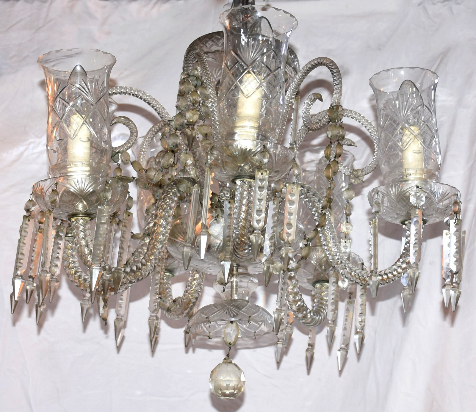 Lustre de cristal para 6 luzes com pingentes e mangas lapidadas... - foto 3 de 4