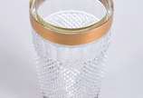 Vaso de cristal lapidação bico de jaca com tarj... - Vaso de cristal lapidação bico de jaca com tarjas douradas.