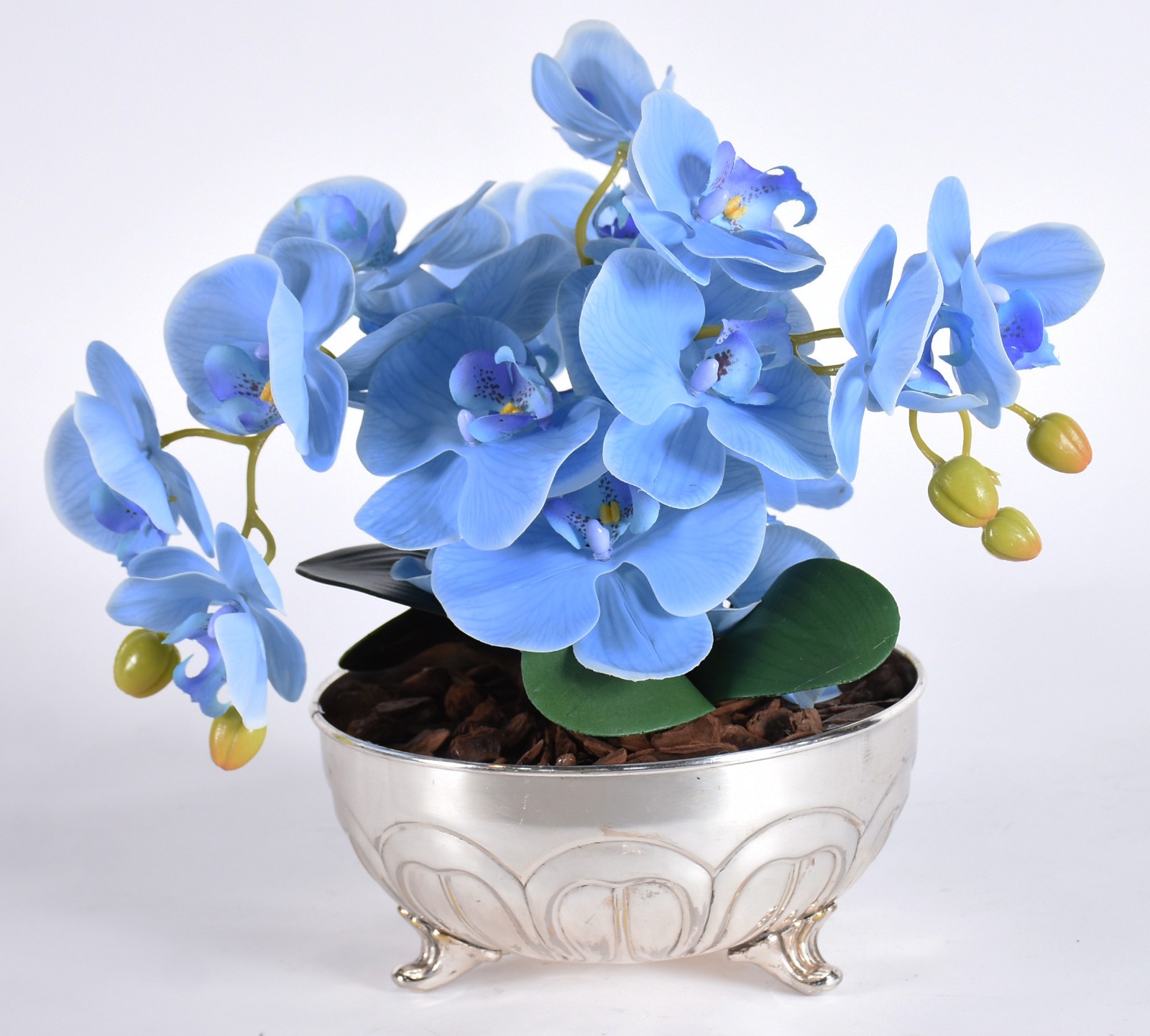 Cachepot com banho de prata com composição floral de orquídeas... - foto 1 de 3