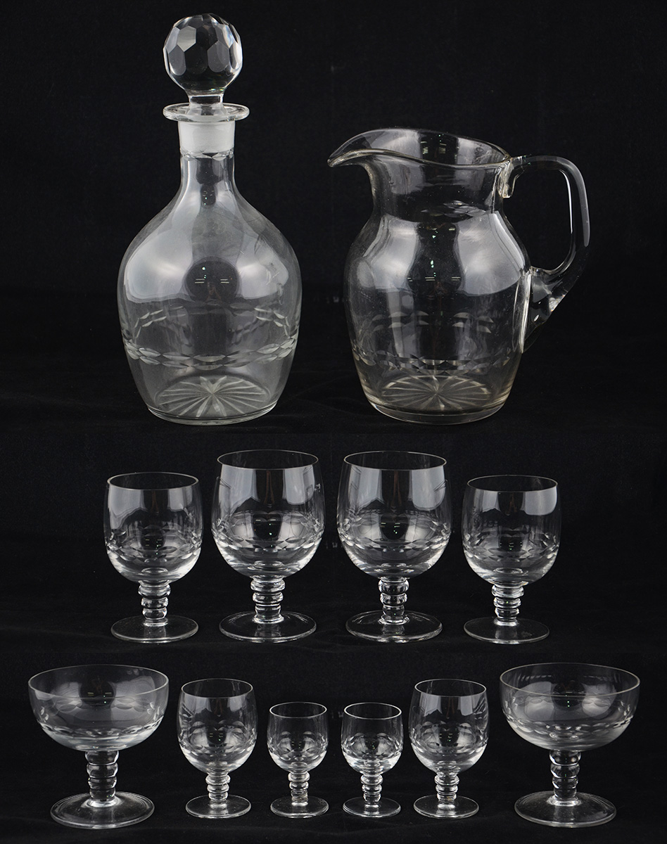 Conjunto de cristal francês lapidado, sendo 6 cálices para água, 6...
