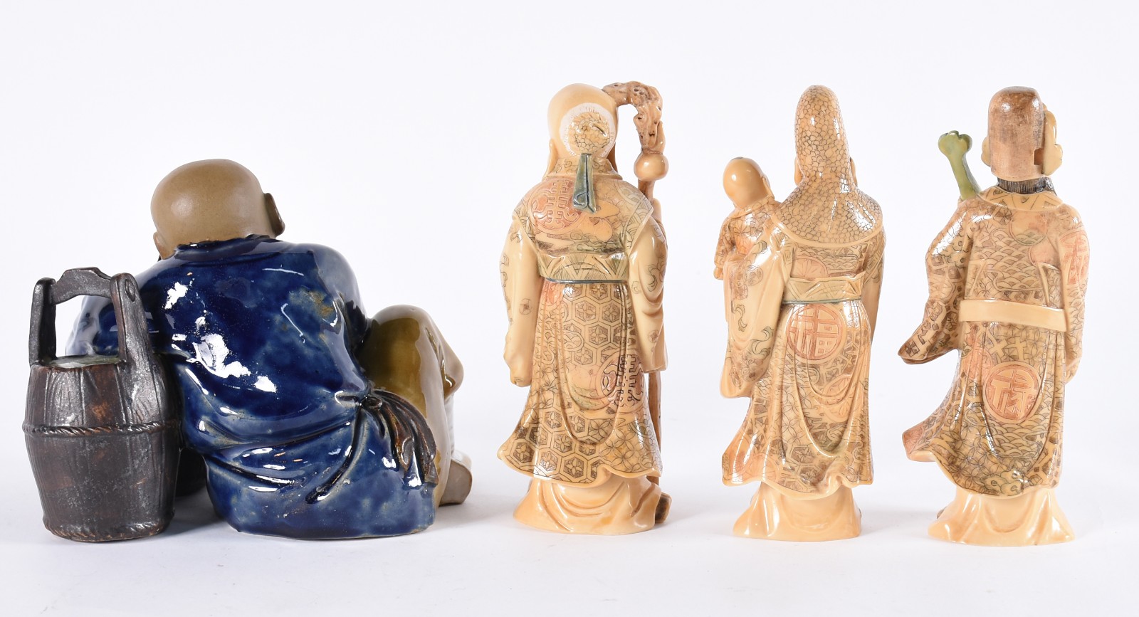 Diversas peças, sendo: 3 estatuetas de resina oriental, menino de... - foto 5 de 11