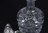 Licoreira de cristal lapidado. - Licoreira de cristal lapidado.