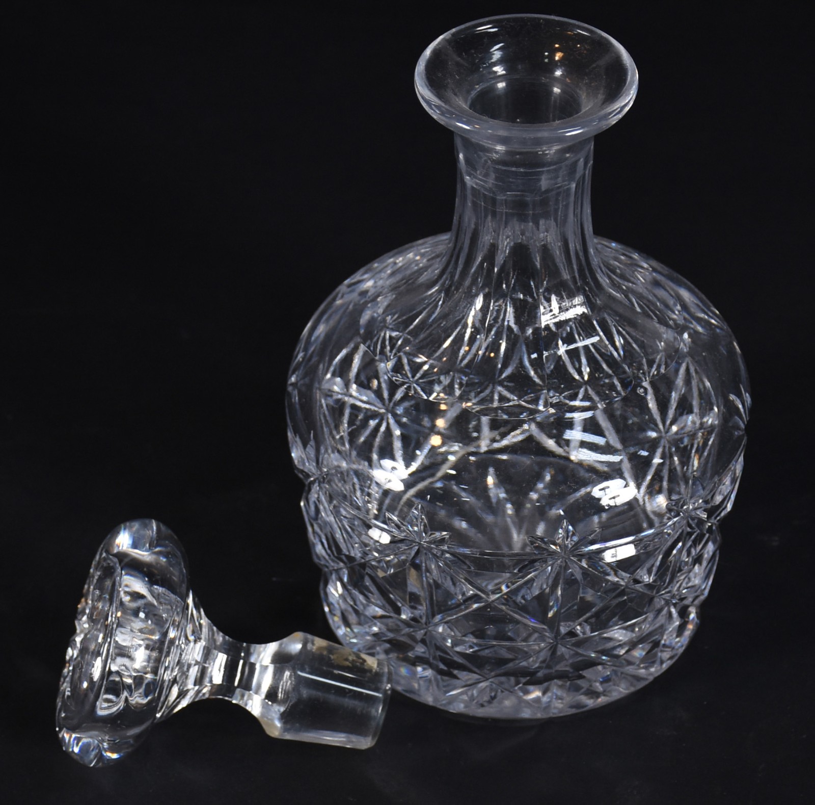 Licoreira de cristal lapidado. - foto 3 de 4