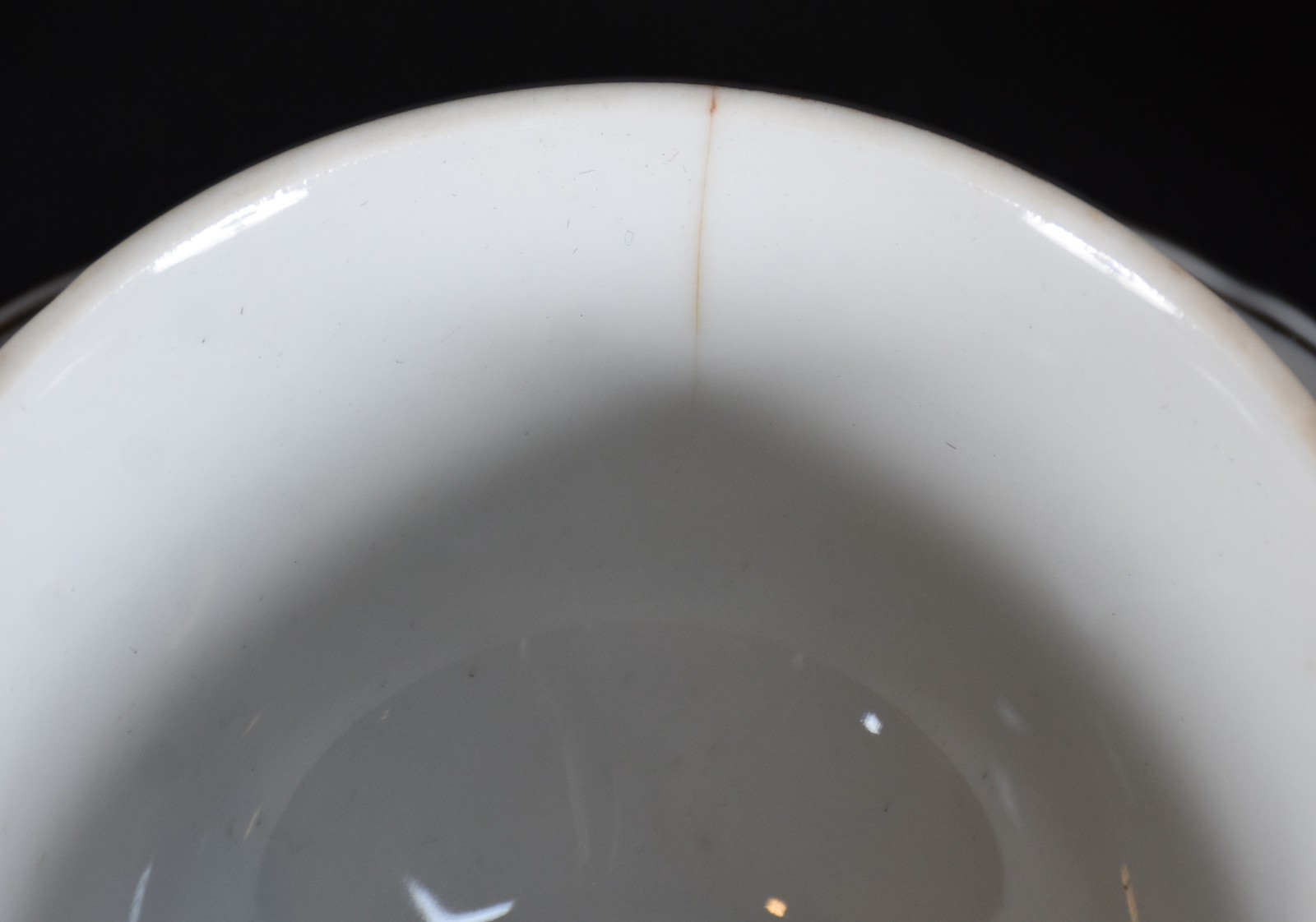 Serviço de porcelana Schmidt composto de: 24 pratos rasos (1 com fio... - foto 6 de 6