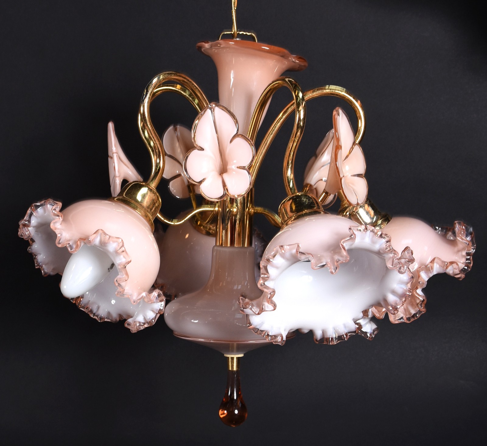 Lustre de metal dourado para 5 velas, mangas de vidro na cor rosa. - foto 2 de 3