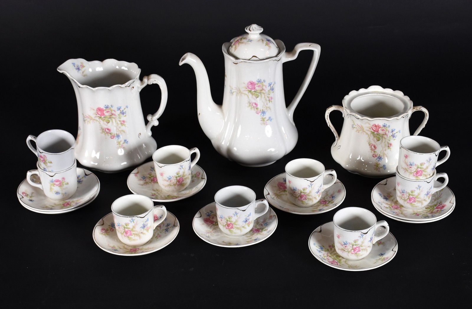 Conjunto de porcelana inglesa Johnson Bros na cor branca com flores... - foto 2 de 7