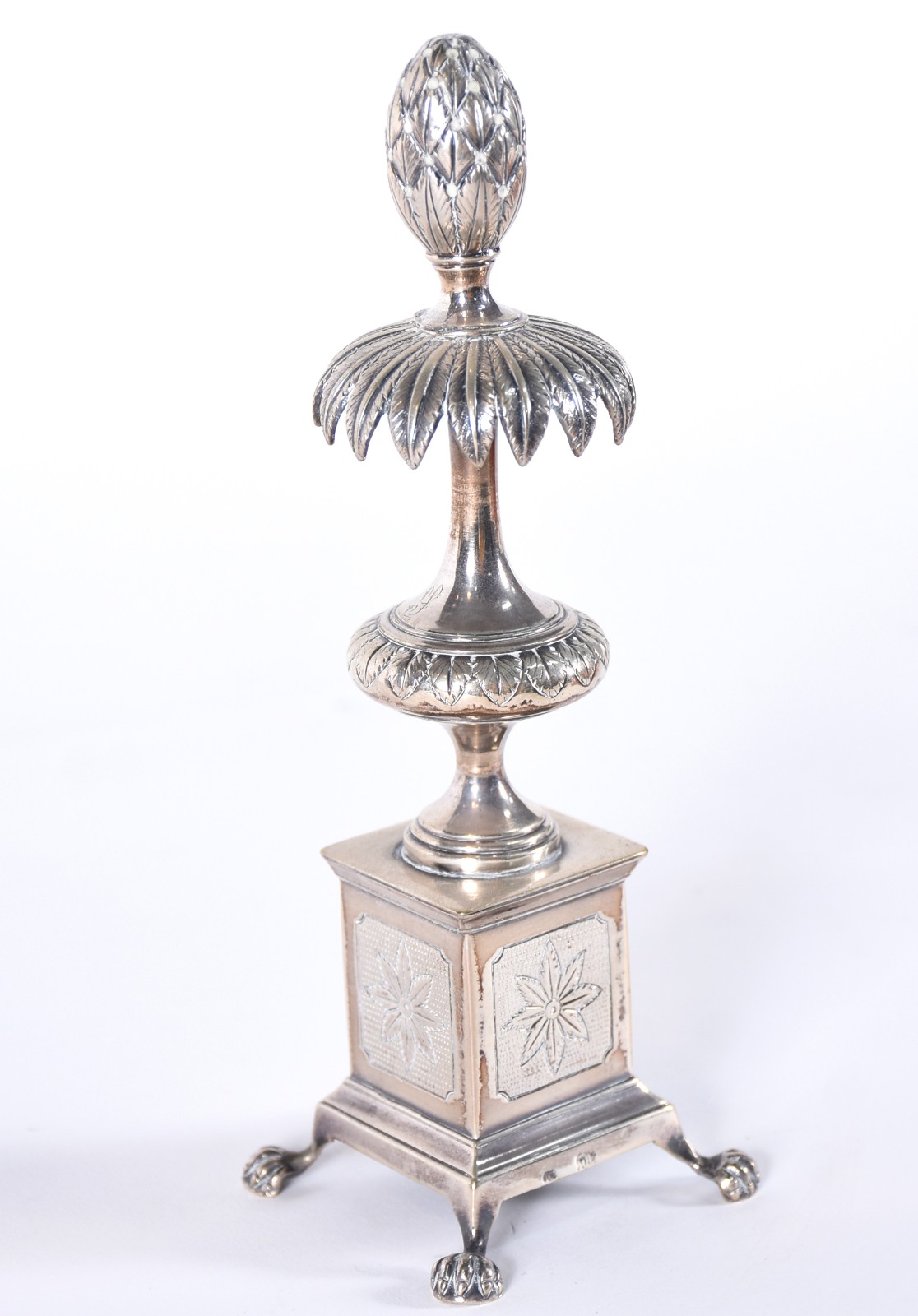 Paliteiro de prata contraste 10 dinheiros com fruto sobre pedestal... - foto 2 de 4