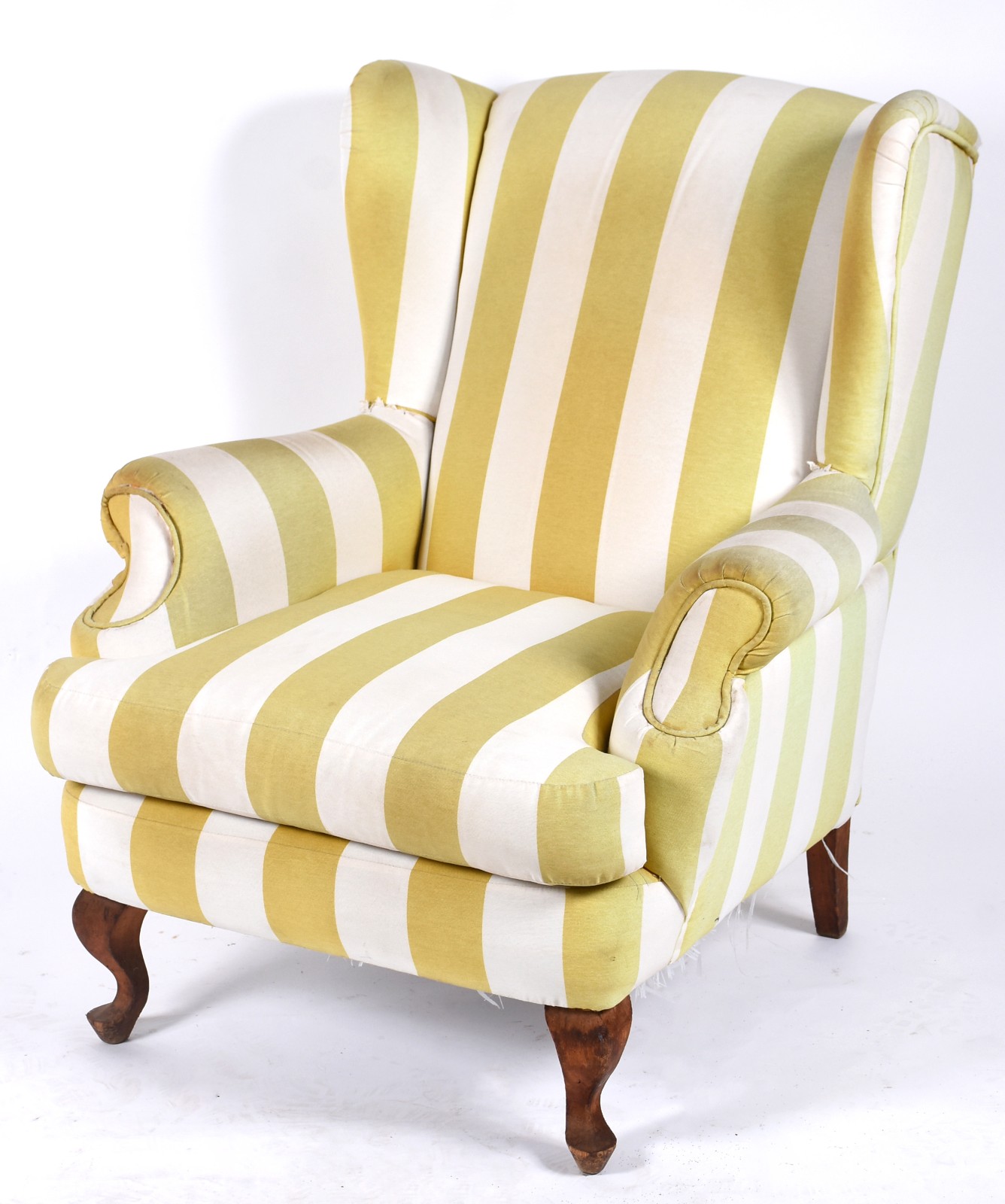Poltrona bergere estofada e forrada com tecido listrado de amarelo e... - foto 1 de 5