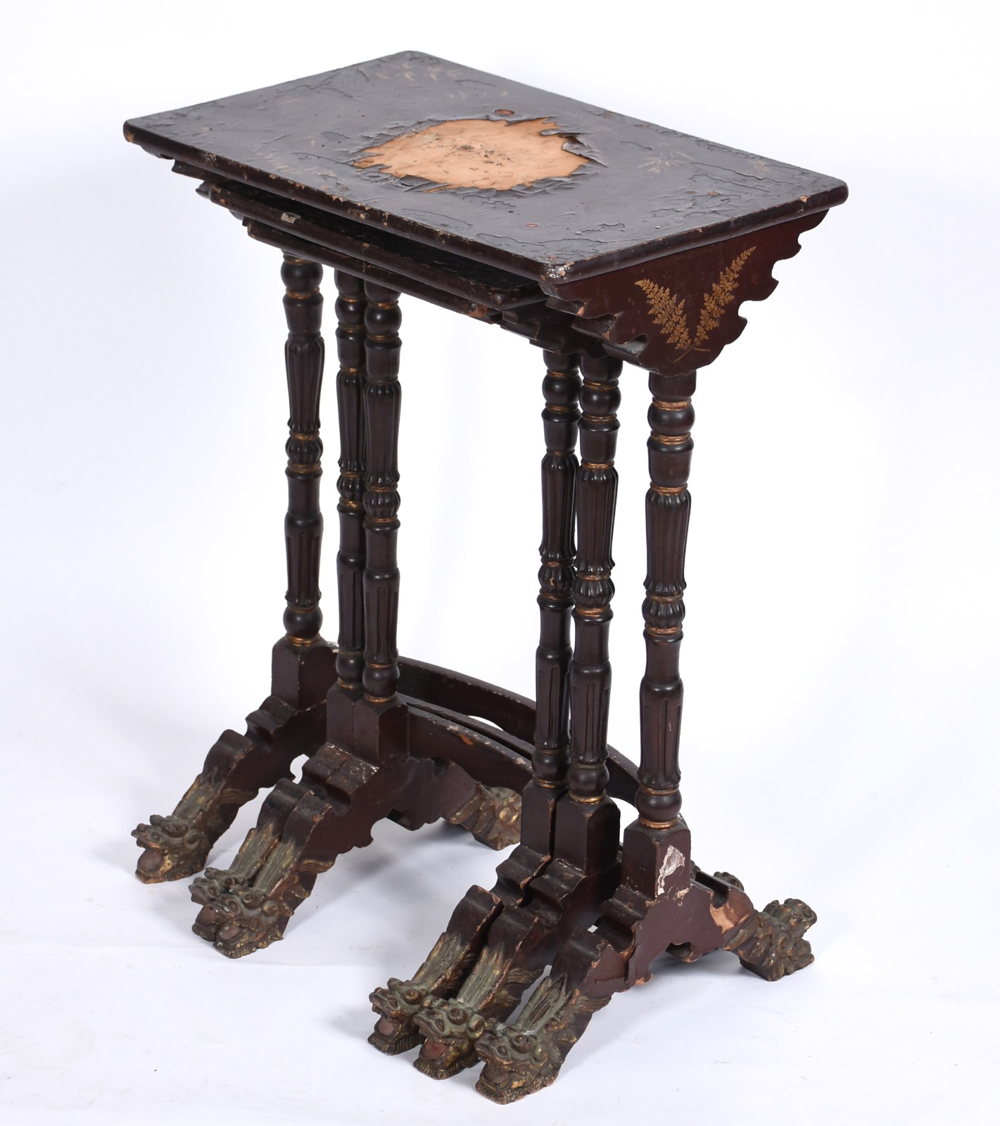 Mesa ninho oriental de madeira, pintura com desgastes, pernas... - foto 1 de 7