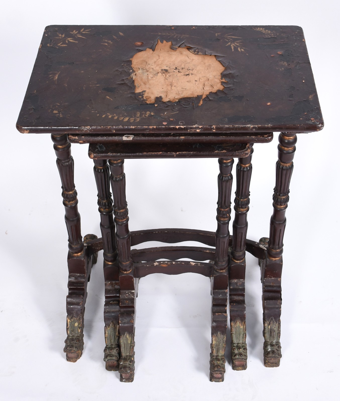 Mesa ninho oriental de madeira, pintura com desgastes, pernas... - foto 2 de 7