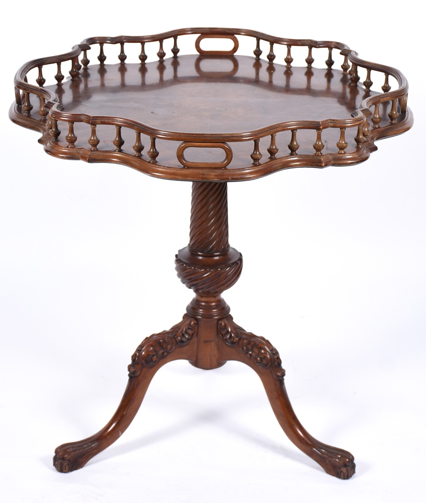 Mesa gueridon de madeira nobre, estilo ingles, tampo recortado com... - foto 2 de 6