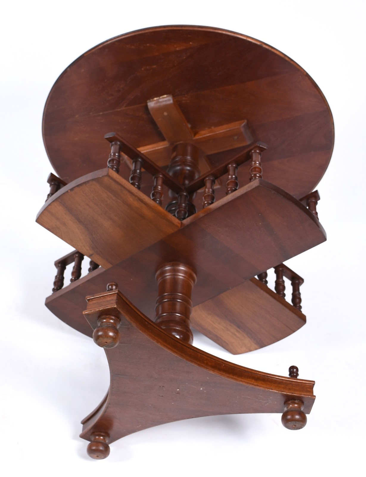 Mesa de madeira nobre feitio circular, estilo inglês, apoio em coluna... - foto 4 de 4