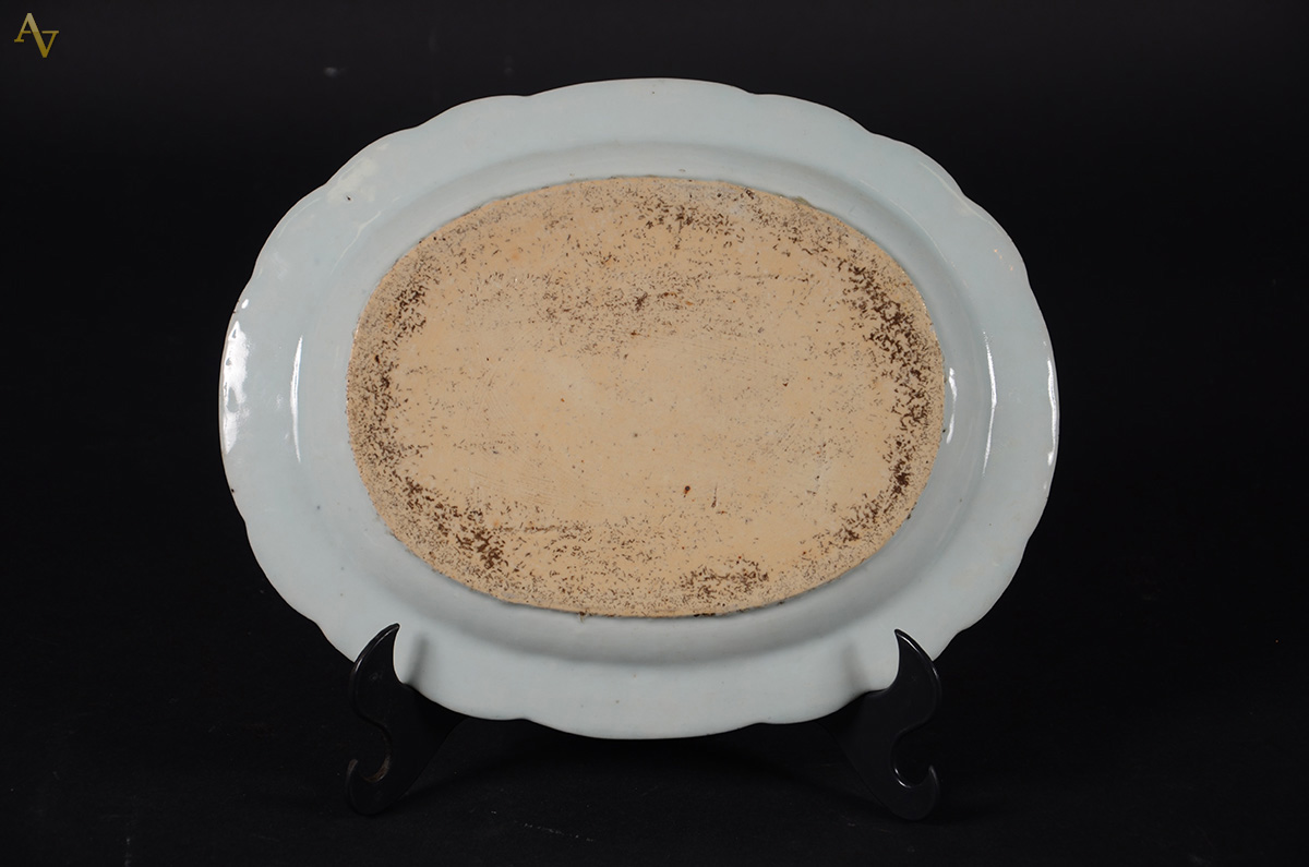 Pequena travessa de porcelana chinesa azul e branca decorada com... - foto 2 de 2