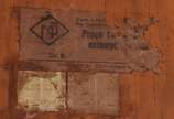 Mesa auxiliar de madeira nobre com tampo de azu... - Mesa auxiliar de madeira nobre com tampo de azulejos.