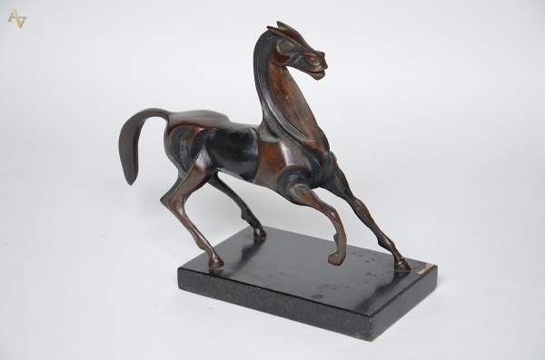 DORY BOTTERI - Escultura de bronze representando cavalo. Altura 38 cm. - foto 1 de 4