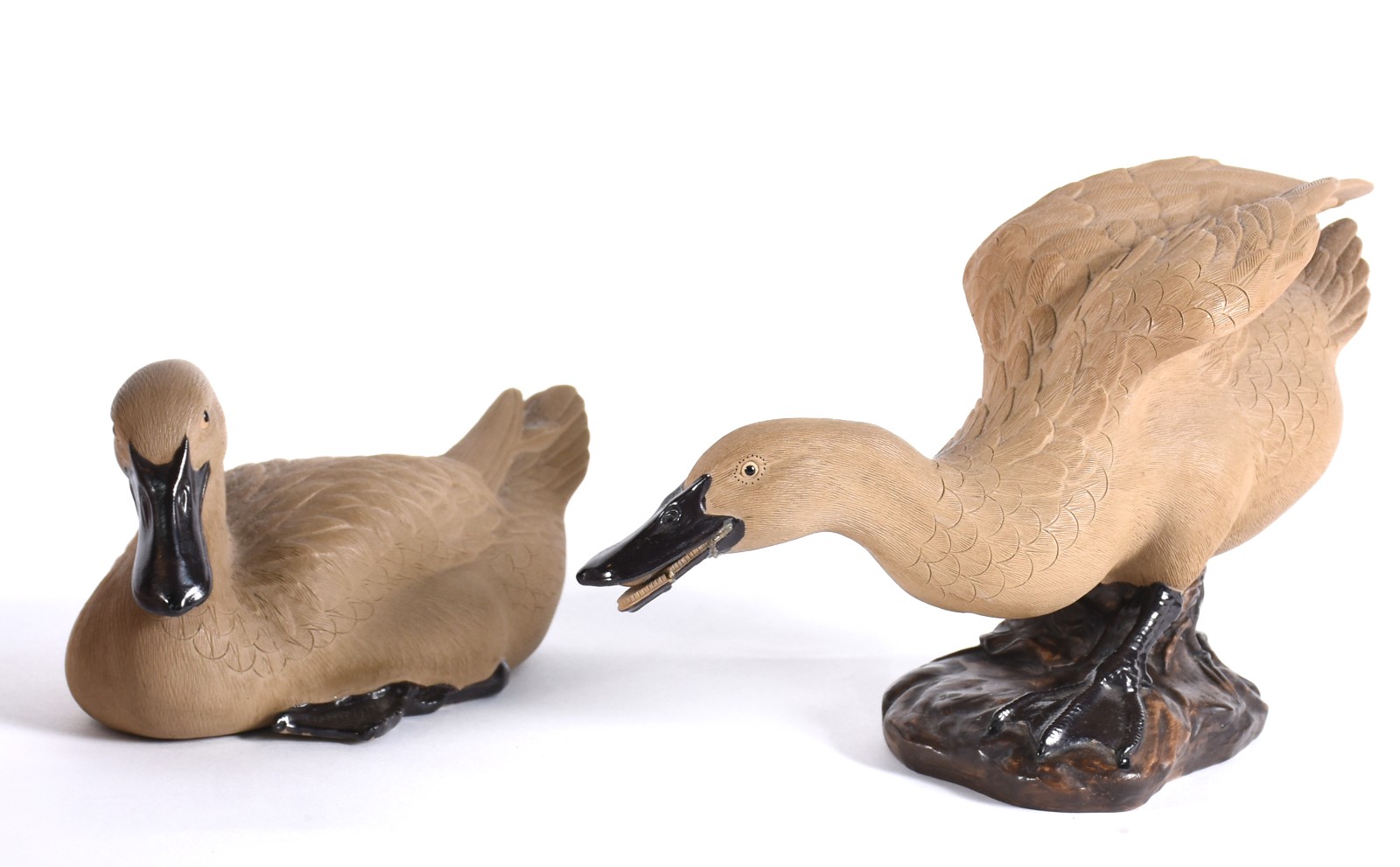Dois patos de cerâmica oriental policromada. - foto 1 de 6