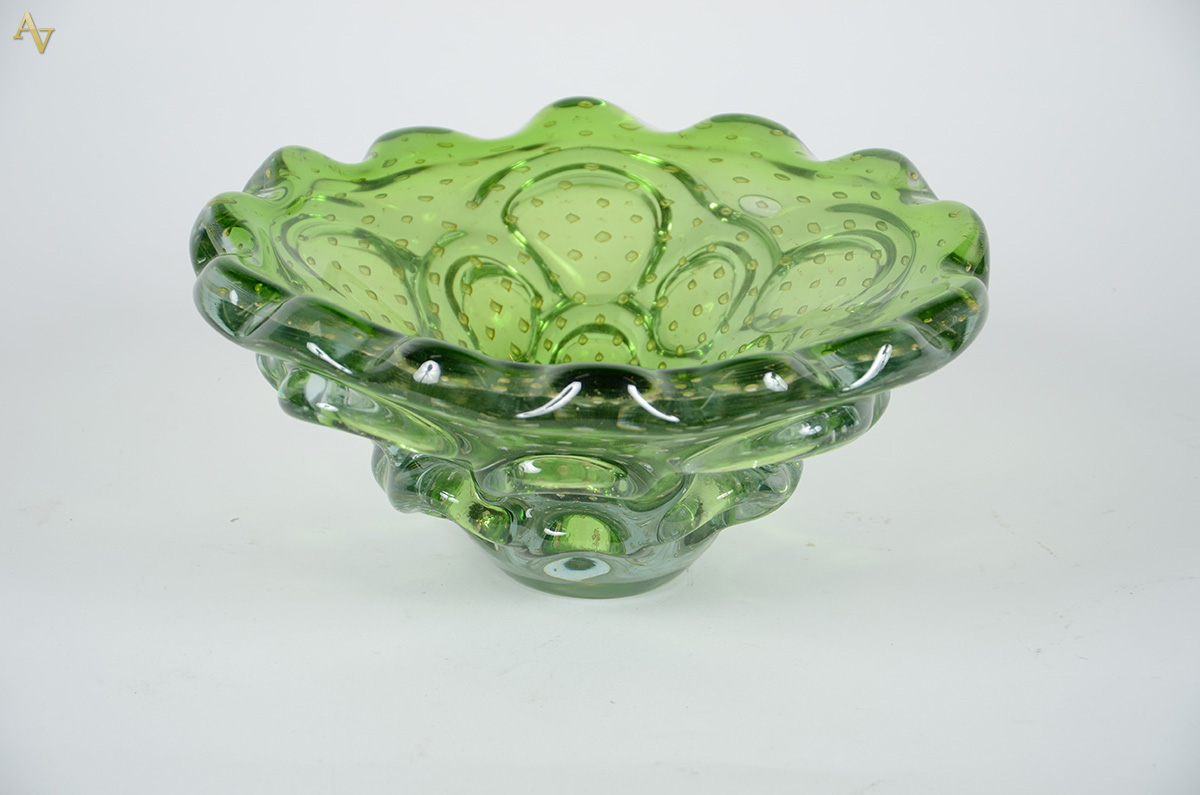Bowl em murano na cor verde. Diâmetro: 30 cm. Alt. 14 cm