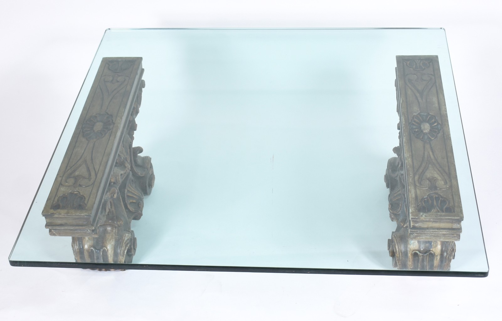 Mesa de centro com 2 pés de madeira entalhada e dourada e tampo de... - foto 3 de 3