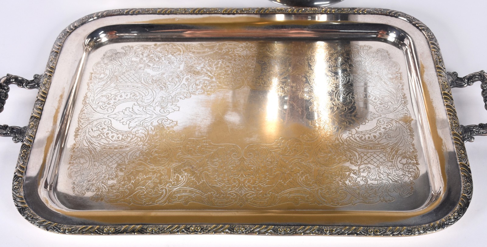 Três peças de metal, sendo: bandeja, balde para gelo e caixa oval... - foto 5 de 8
