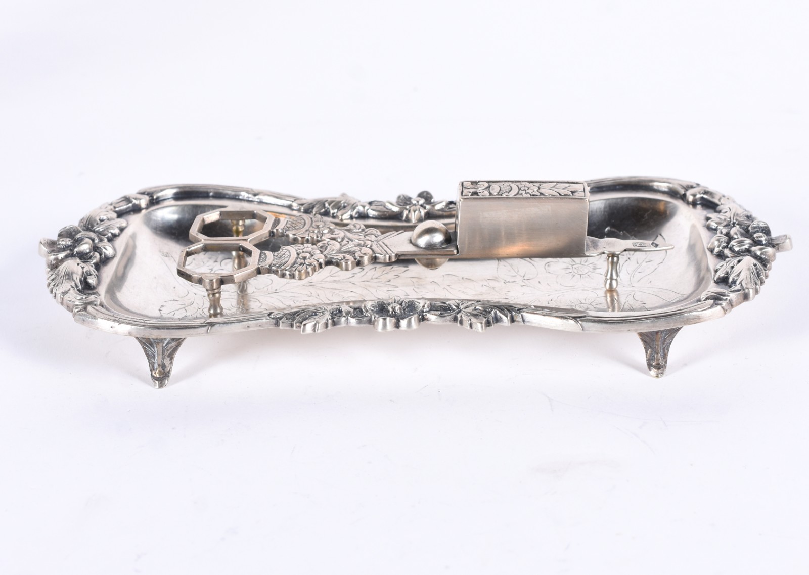 Espevitadeira com seu berço de prata contraste P coroa., trabalhados... - foto 2 de 6