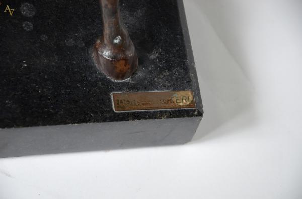 DORY BOTTERI - Escultura de bronze representando cavalo. Altura 38 cm. - foto 4 de 4
