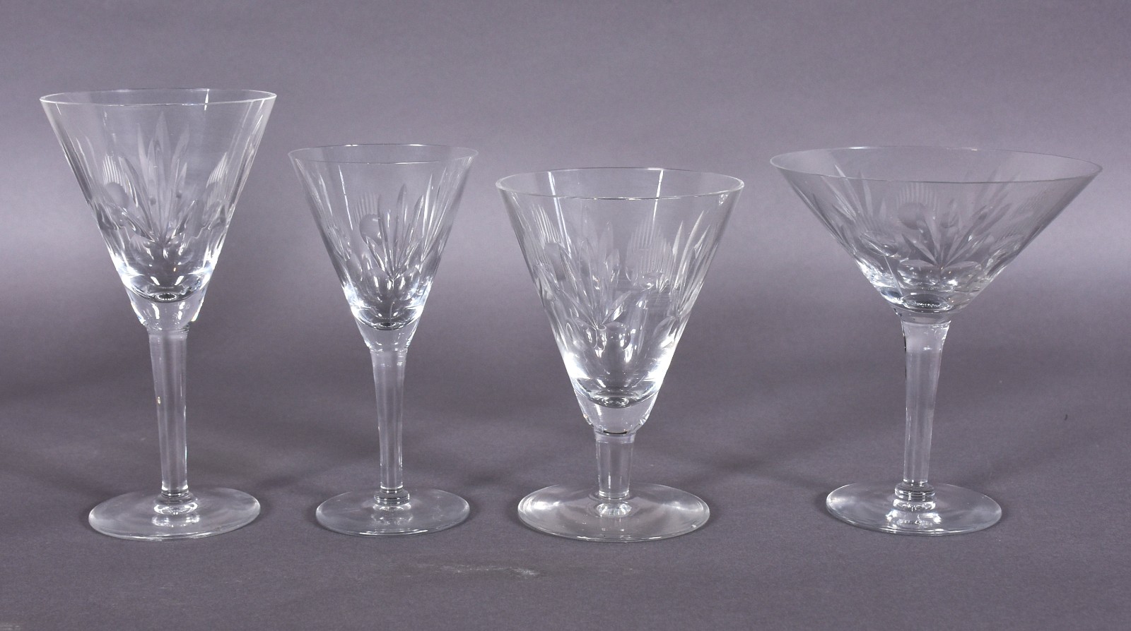 Serviço de taças de cristal lapidado composto de: 18 para vinho... - foto 2 de 2