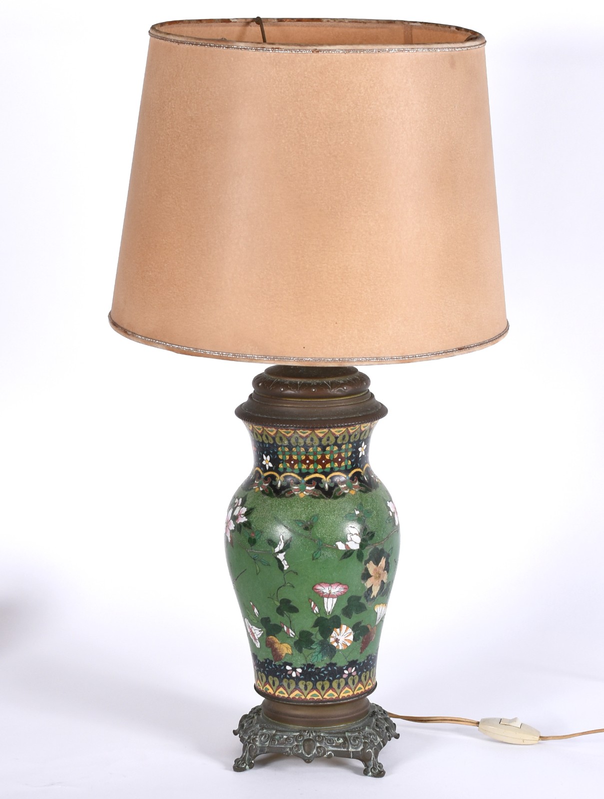 Abatjour de antigo cloisonné na cor verde com pássaro e flores em... - foto 2 de 4