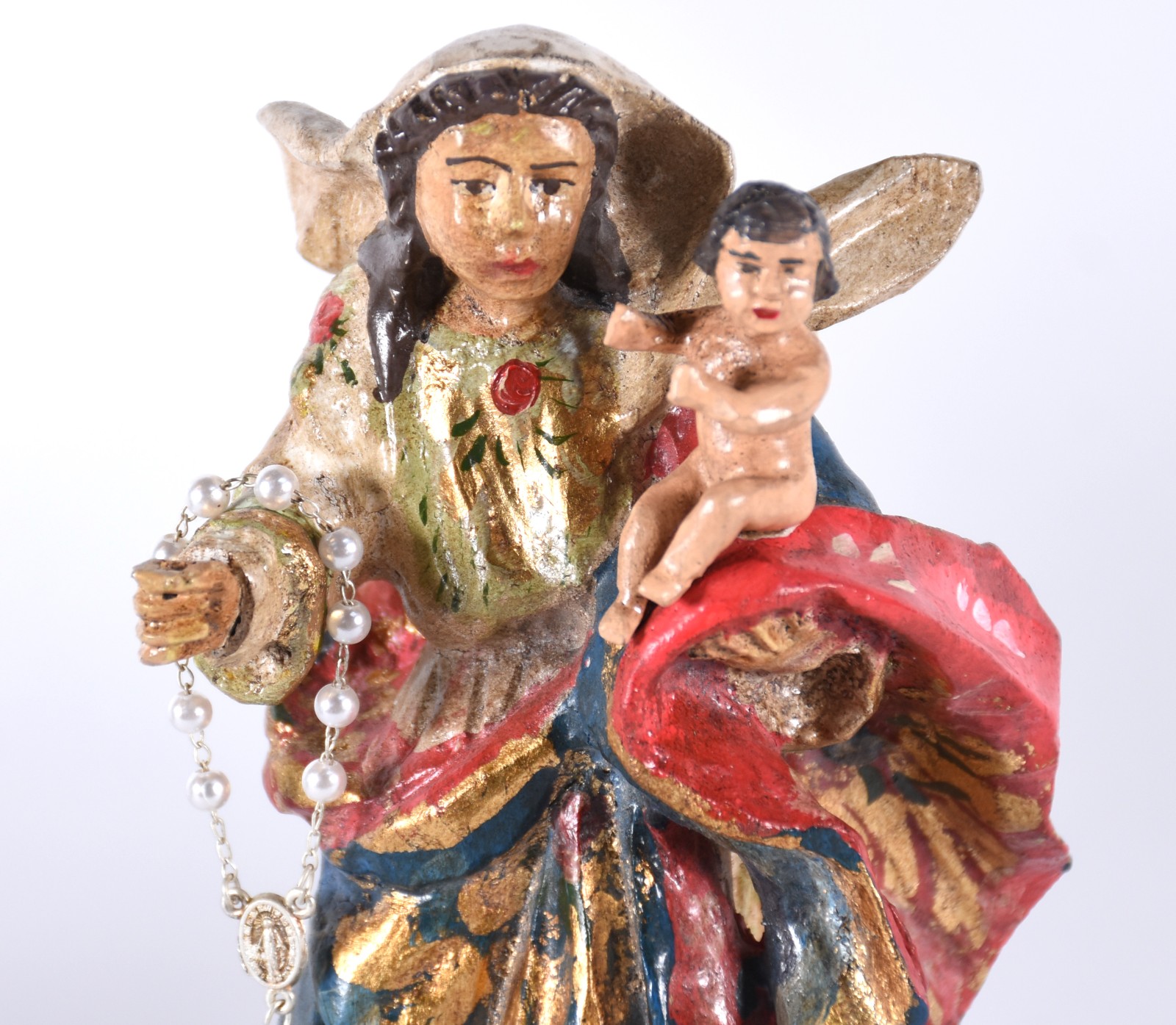 Nossa Senhora com menino - Imagem de madeira policromada com realces... - foto 2 de 4
